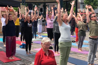 Yoga ‘flashmob’ in het teken van jubileumweek
